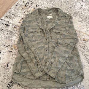 Size small American Eagle boyfriend fit button down